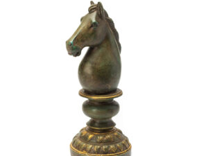 Cavalo peça do xadrez decorativa em resina 33 cm
