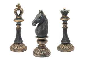 Trio de peças do xadrez decorativas em resina