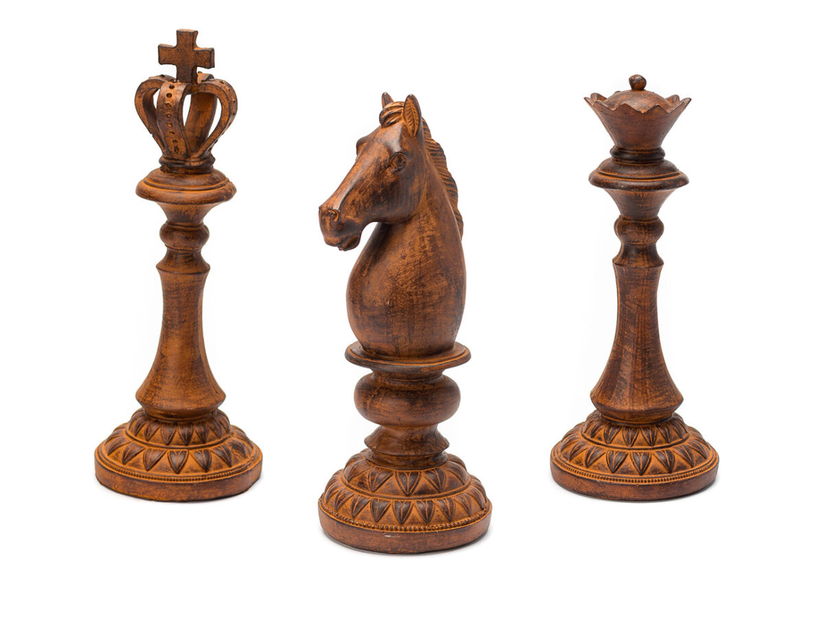 Trio de peças do xadrez decorativas em resina